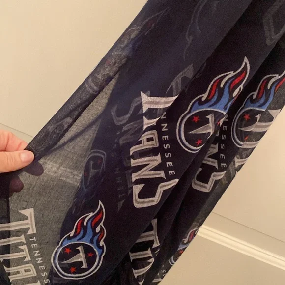 TN Titans • Infinity Scarf • Football • Navy Blue Ladies Scarf - Picture 7 of 9